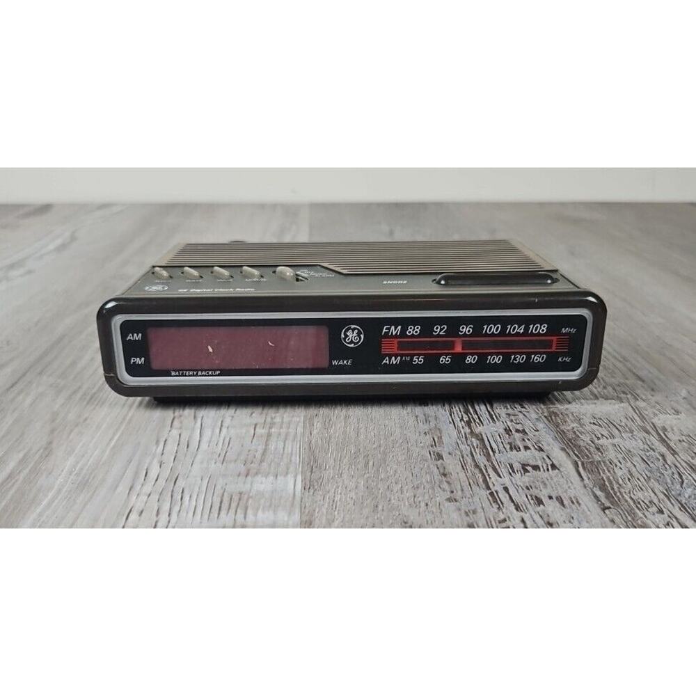 Vintage GE 7-4612B Digital Alarm Clock Radio Red General Electric Read Descripti